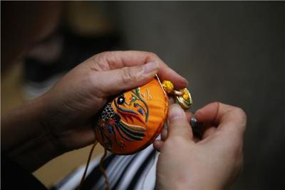 彭水苗族香包 手工藝傳承與文創(chuàng)市場(chǎng)雙贏