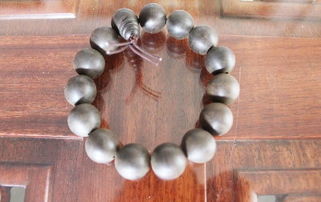 南通琦虎紅木工藝品廠 專注紅木雕刻手佛珠，廠家直銷，定制批發(fā)